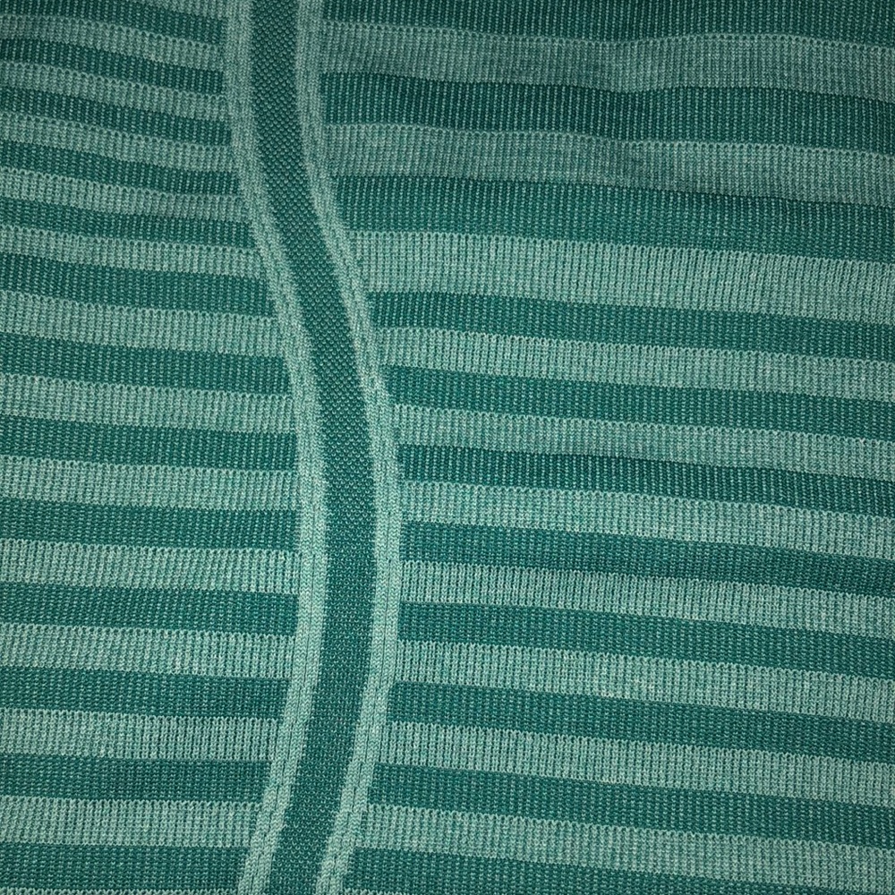 Lululemon workout long sleeve - Picture 3 of 3